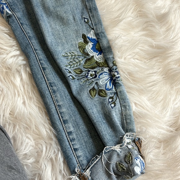 Blank NYC Floral Jeans - Picture 8 of 12